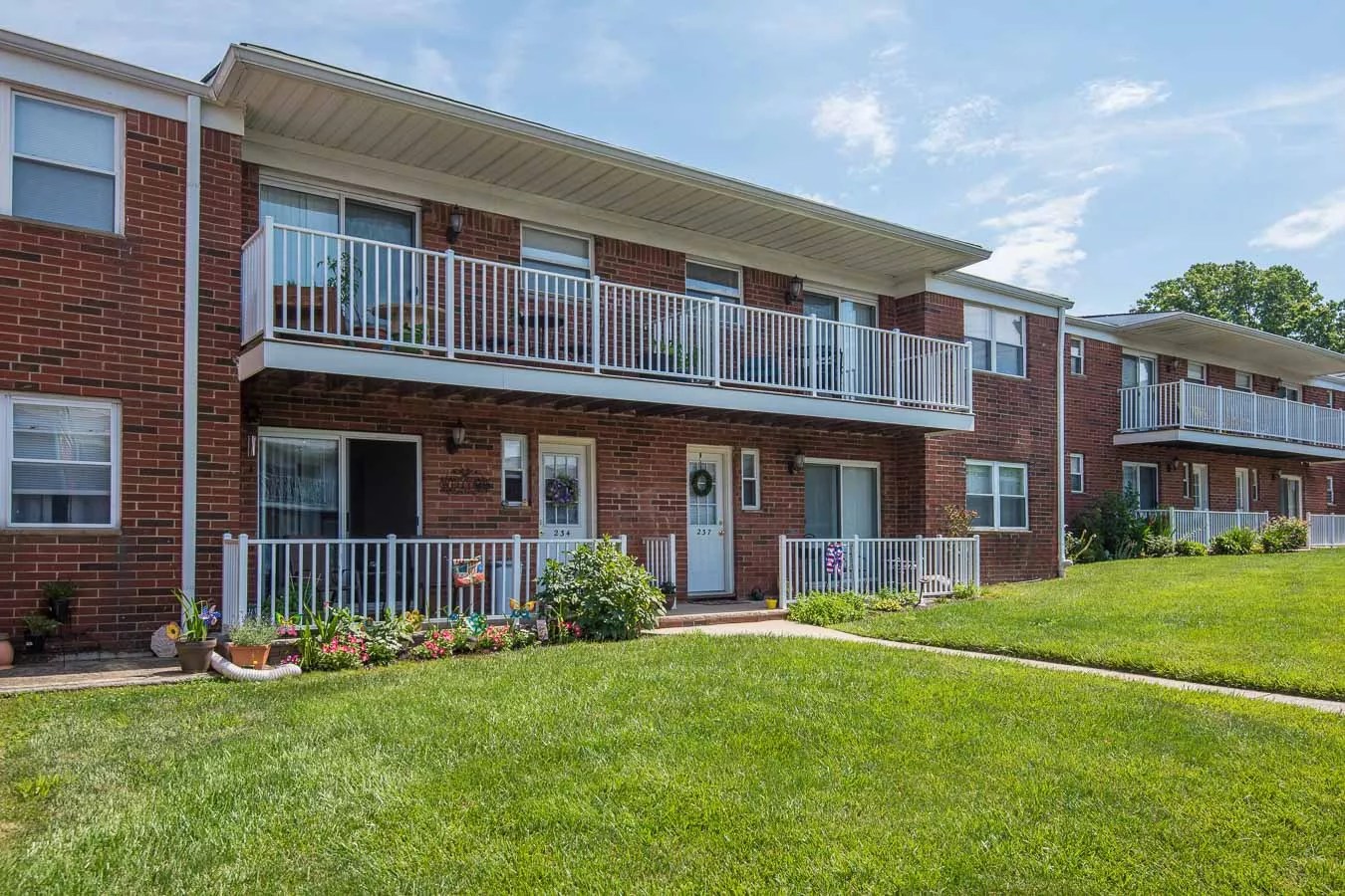 Photos and Gallery of Chestnut Court Apartments in Matawan NJ