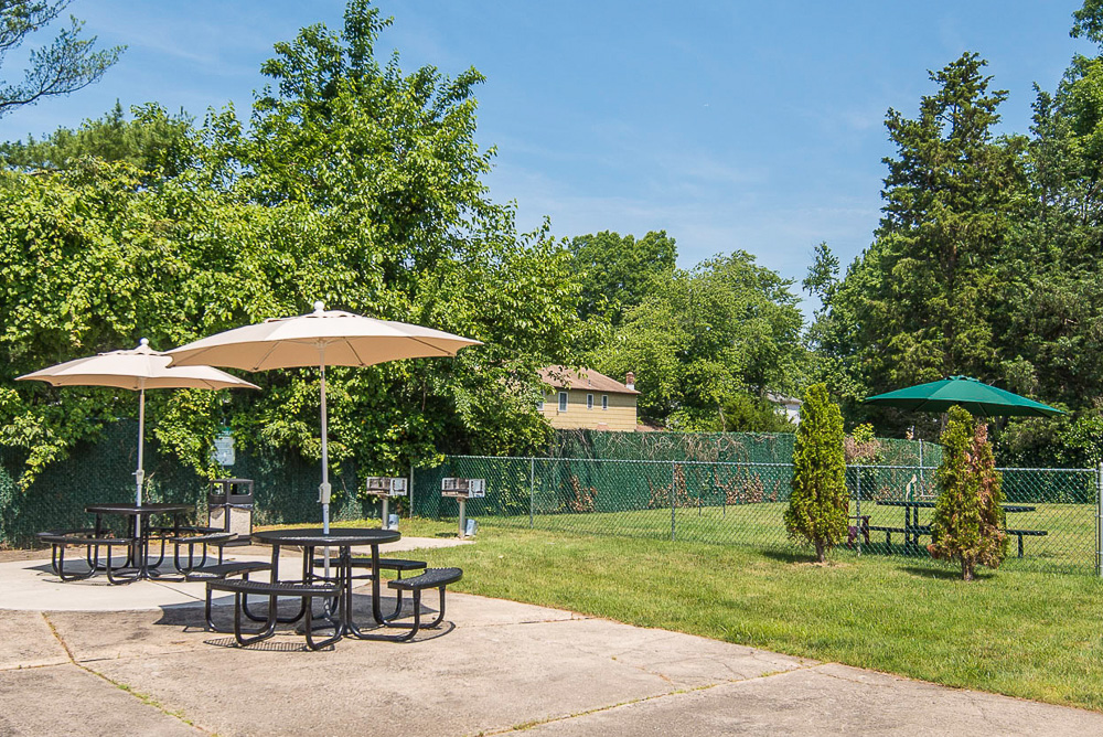 Amenities and Features of Chestnut Court Apartments in Matawan NJ