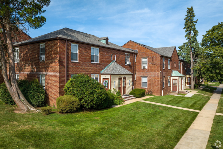 Photos Gallery and 3D Tours of Lindcrest Apartments in Linden, NJ