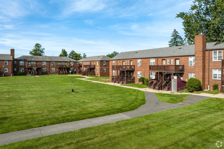 Photos Gallery and 3D Tours of Lindcrest Apartments in Linden, NJ