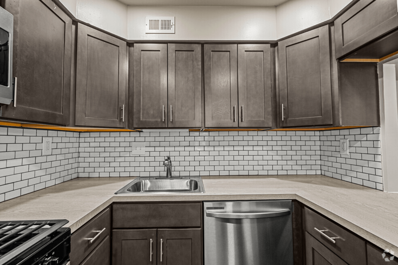 Photos and Gallery of Colebrook Apartments in Lancaster PA