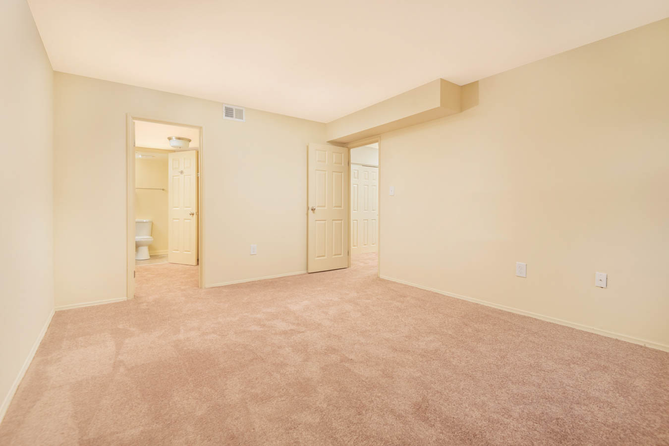 Photos and Gallery of Colebrook Apartments in Lancaster PA