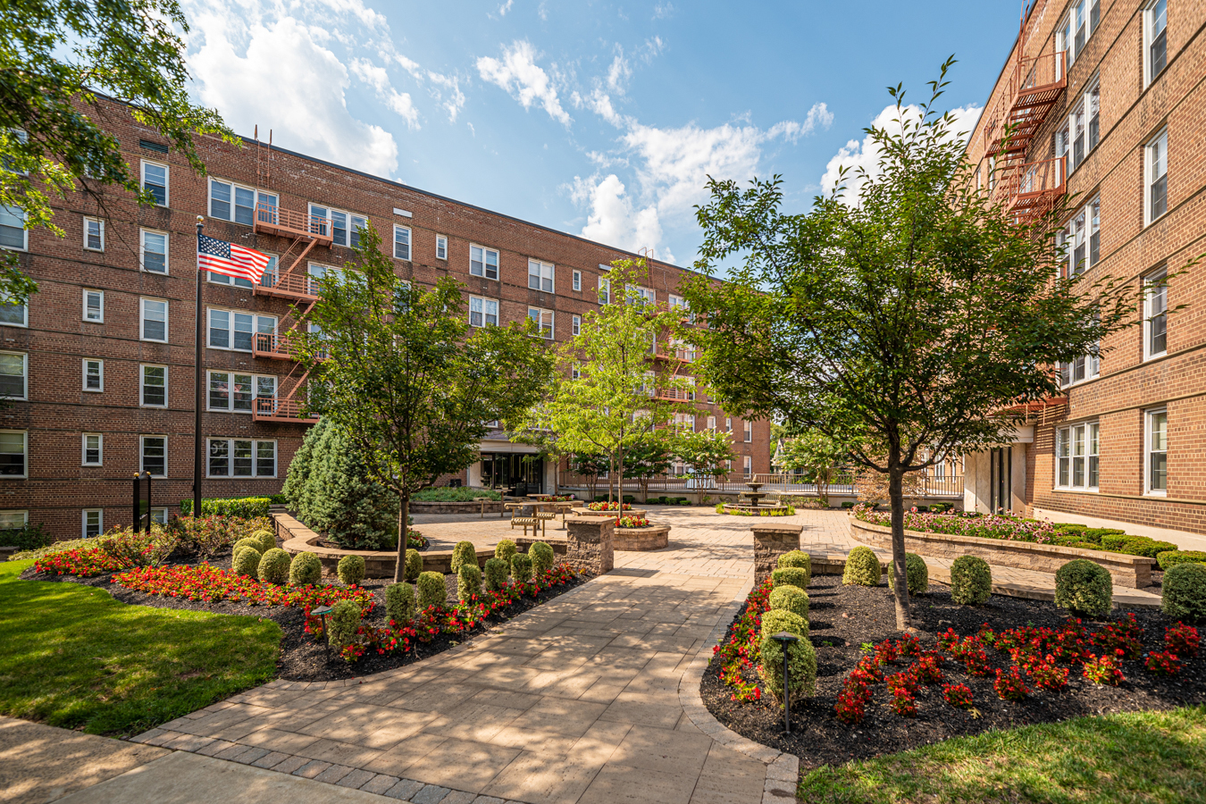 Photo Gallery & 3D Tour of Parktowne Apartments Highland Park Rentals