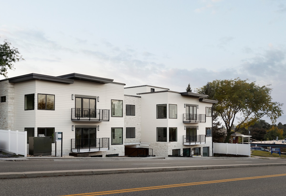 33 Views / Millcreek Apartments J Development