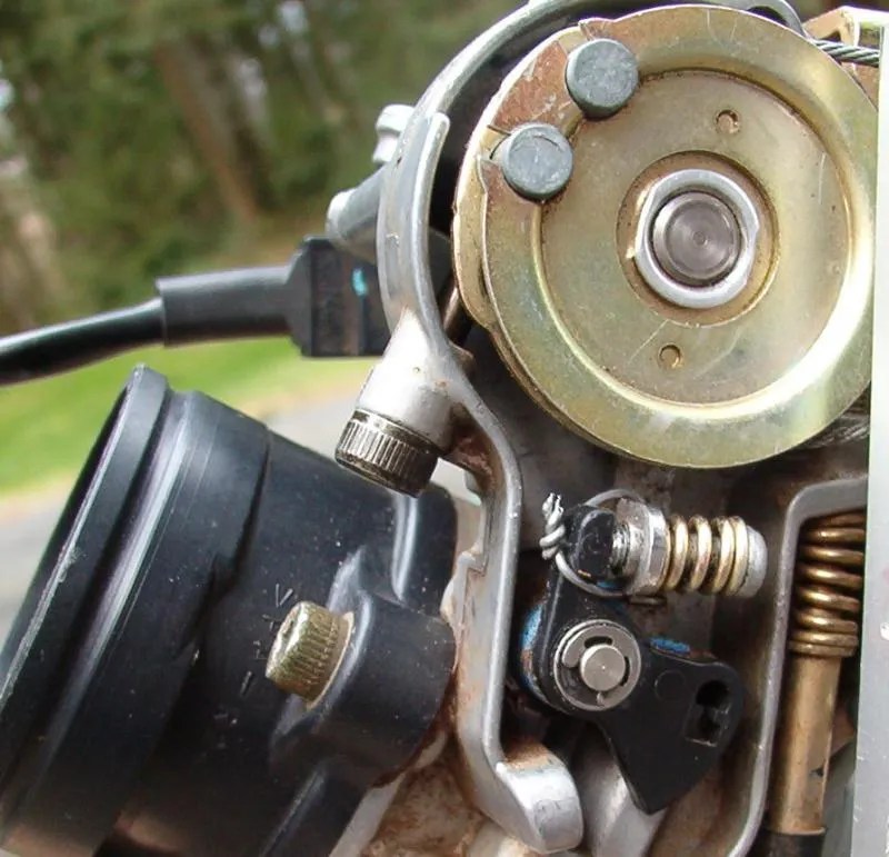 Accelerator Pump Linkage Safety Wired to be Rigid - JD Jetting