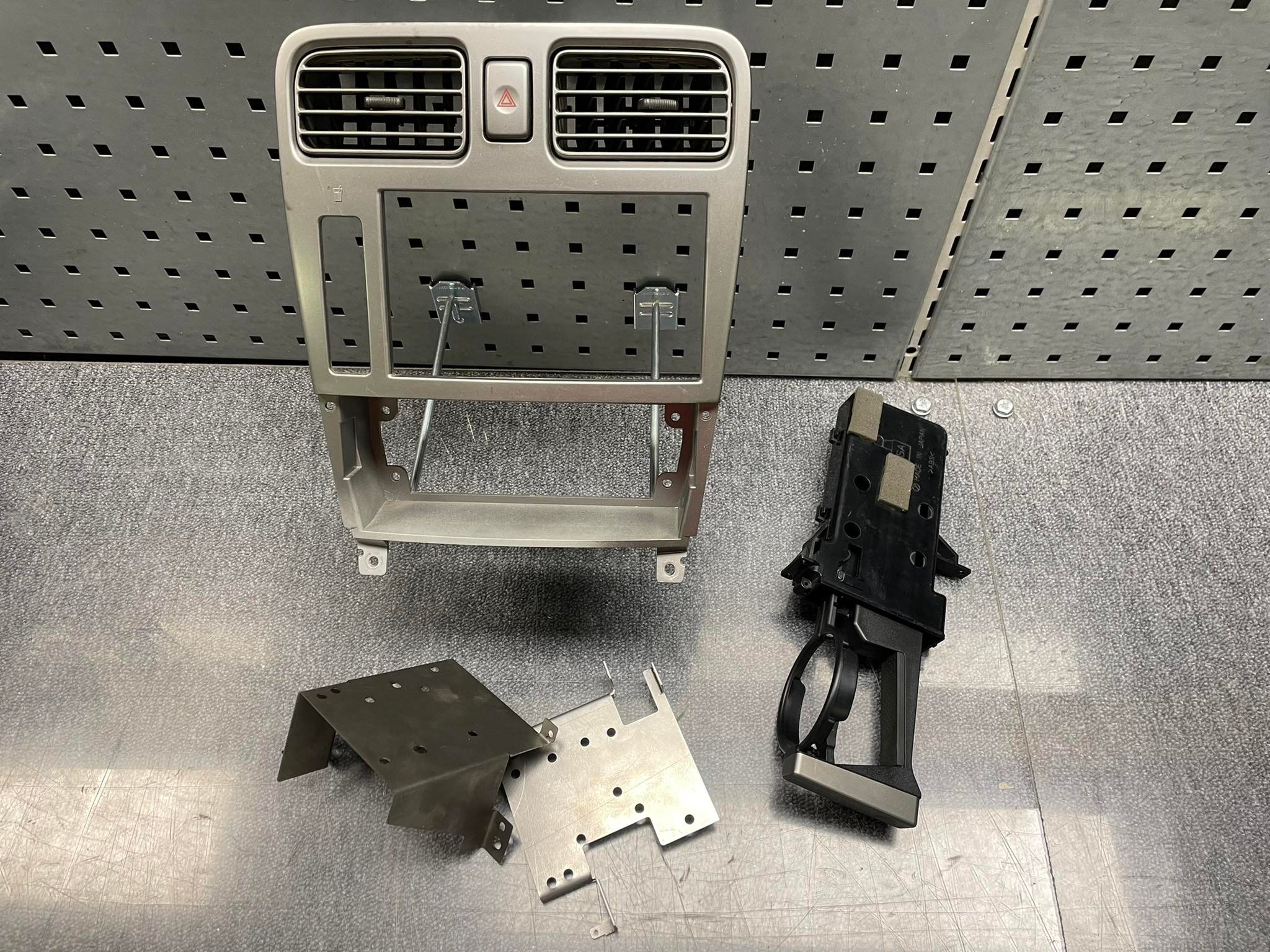 JDM Subaru Forester SG Cup Holder Center Console W/ Radio Brackets