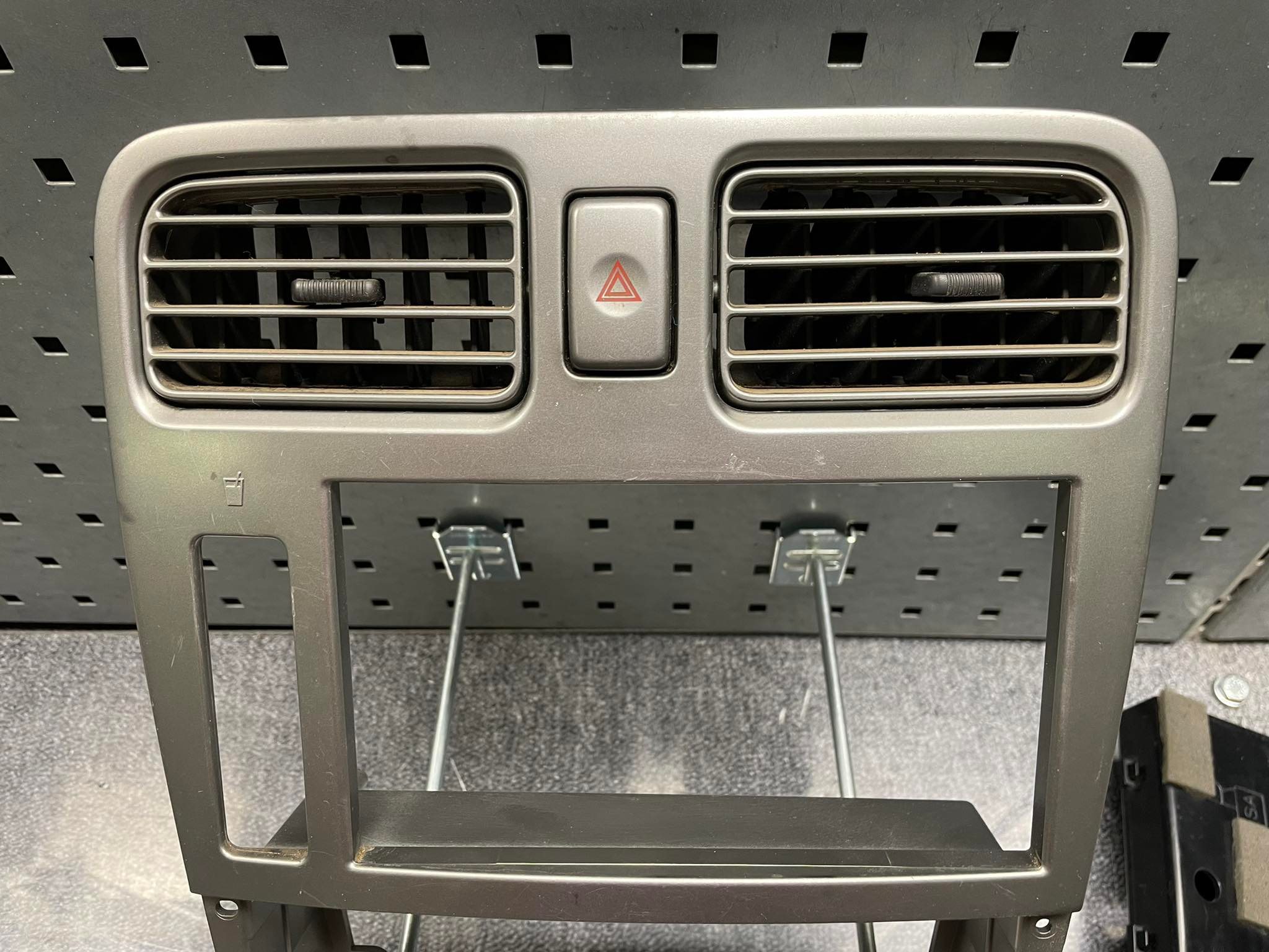 JDM Subaru Forester SG Cup Holder Center Console W/ Radio Brackets