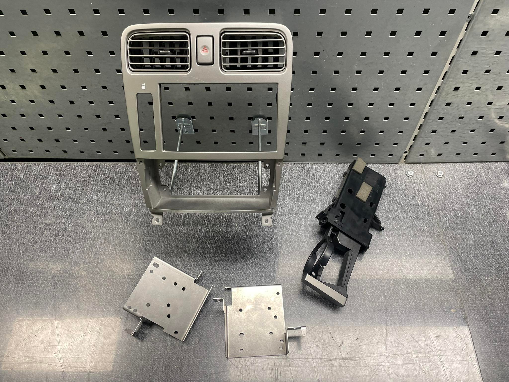 JDM Subaru Forester SG Cup Holder Center Console W/ Radio Brackets