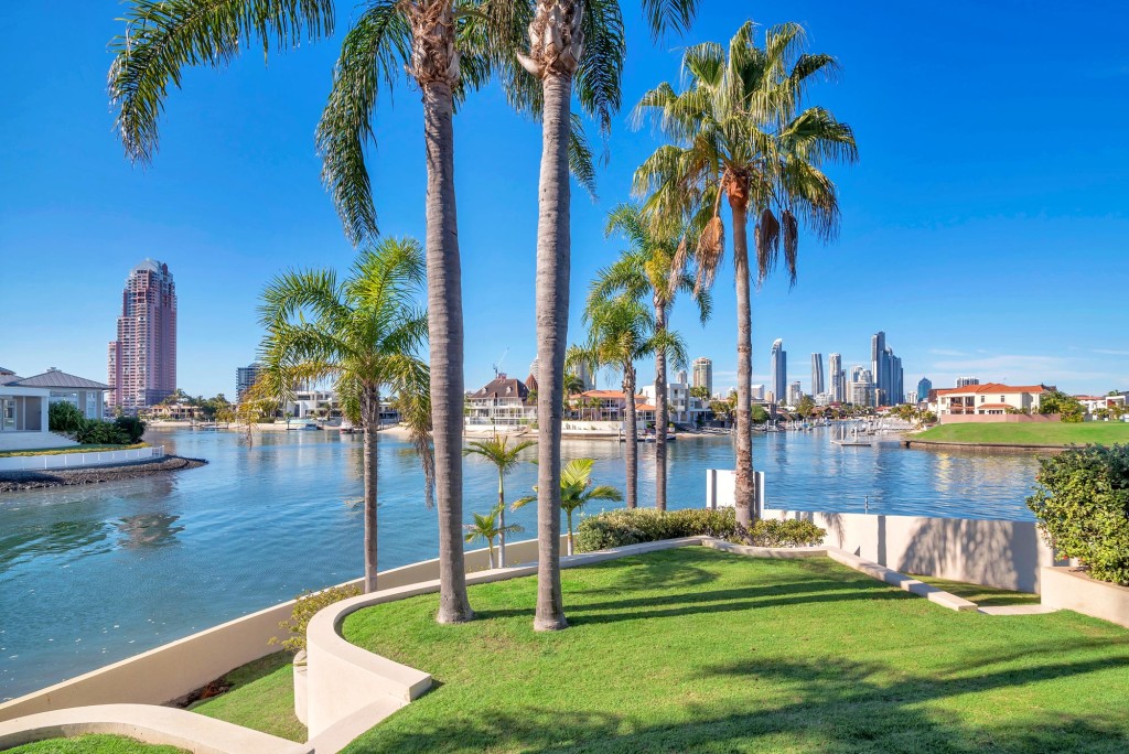 JUST LISTED 124 Commodore Drive, Paradise Waters Joseph Douglas Realty
