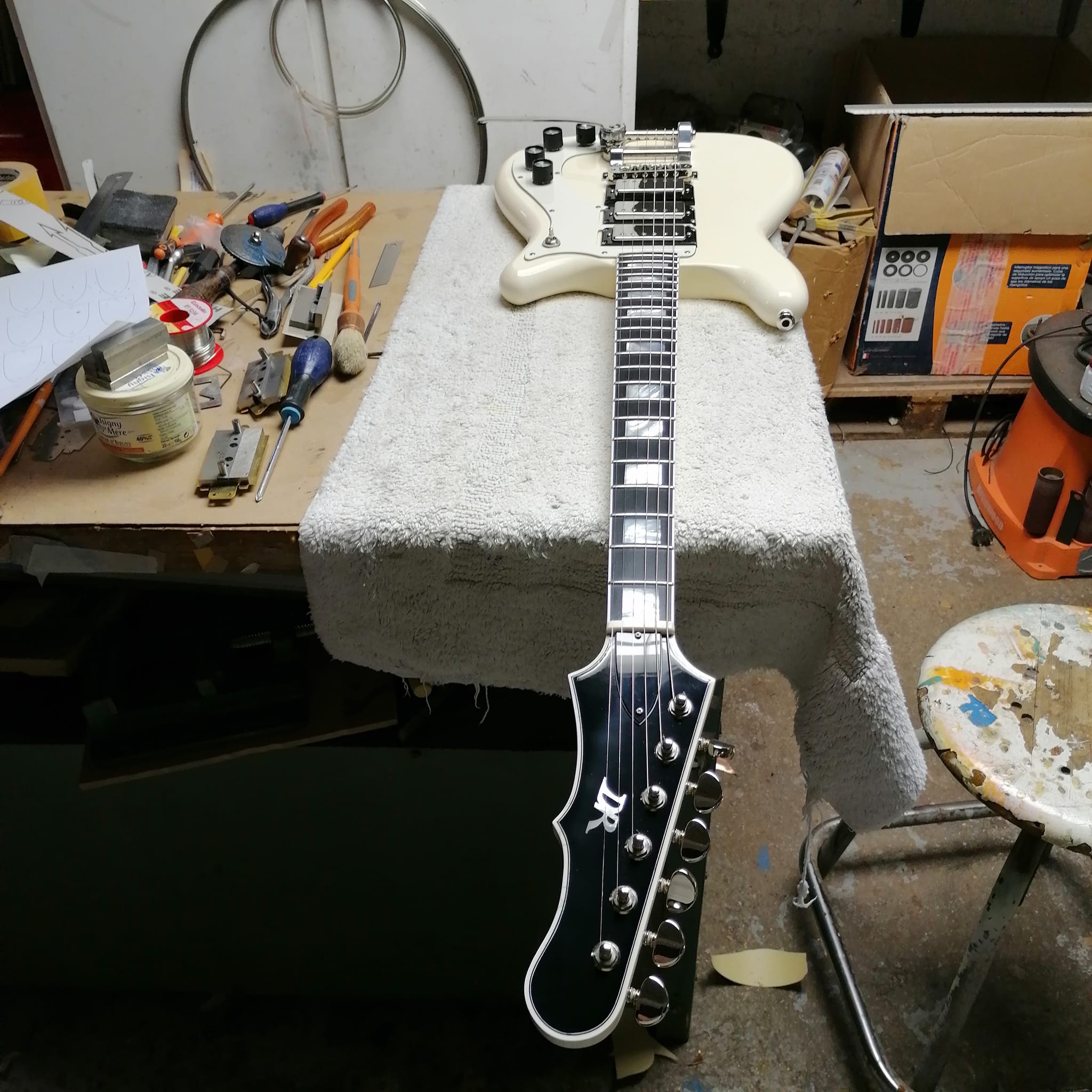 Daguet guitars France Jedistar