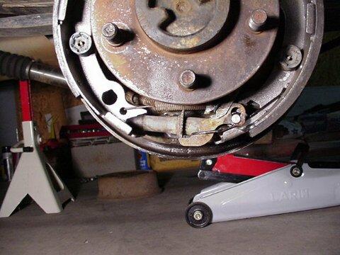 Jeepin.com » Replacing your drum brakes