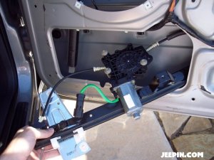 Jeepin.com » Replacing a WJ Window Regulator