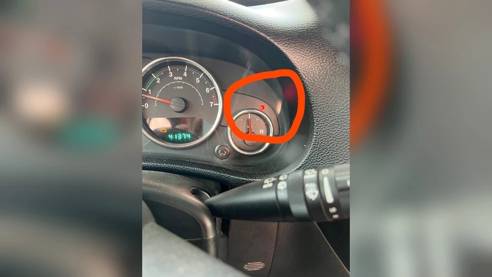 Flashing Red Light Jeep Wrangler: Causes & Easy Fixes Explained