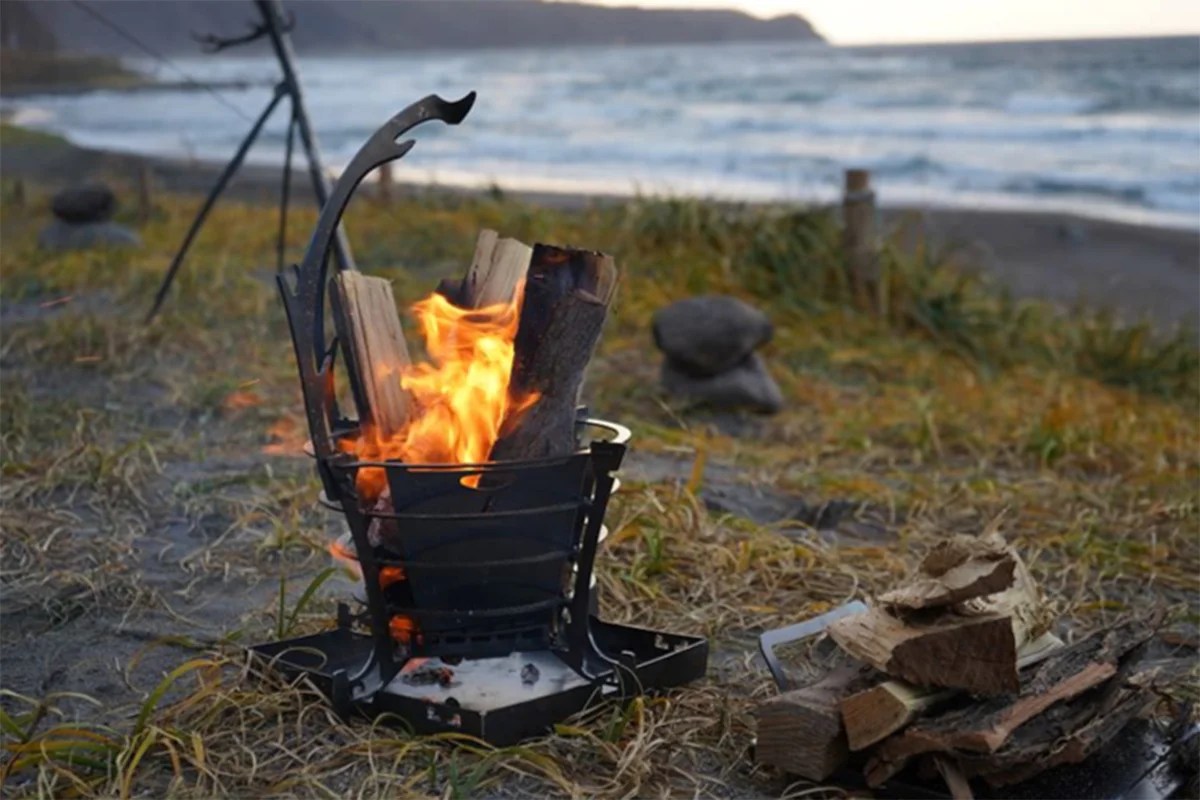 キャンプ必携のファイヤースターターから薪ストーブまで！耐風＆燃焼効果が抜群のおすすめファイヤーギア14選 RealStyle by