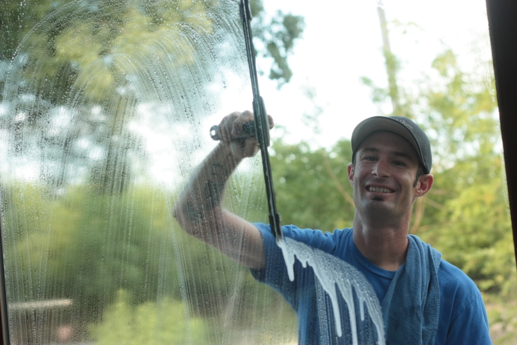 Residential Window Washers Jeff Likes Clean Windows & Gutters