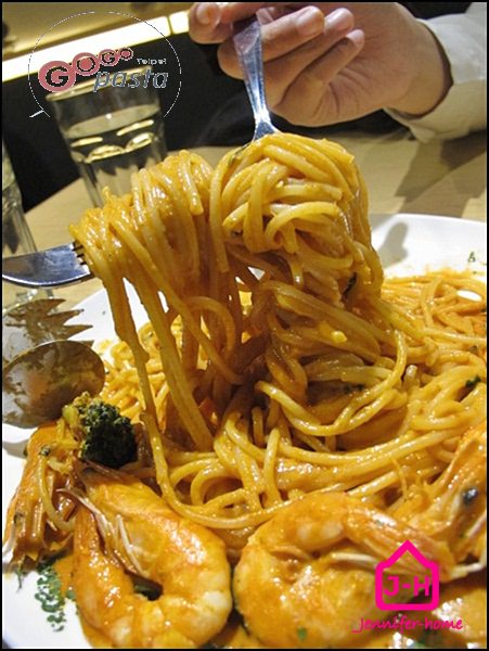[捷運美食-公館站] 酸中有辣，辣帶椰香，濃香入味的滋味在~GoGo Pasta