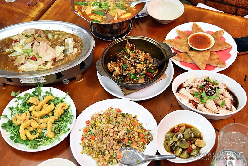 【板橋江子翠站熱炒】外星人ET熱炒合菜，總鋪師手路菜菜色豐富親民價格也是板橋愛心商店~