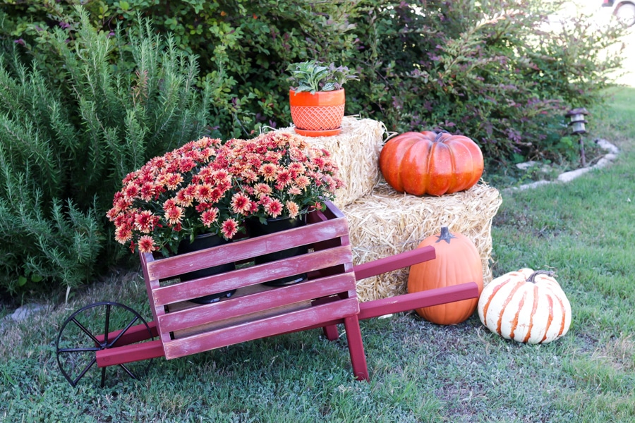 HowTo Tutorial Build A DIY Rustic Wheelbarrow For Fall