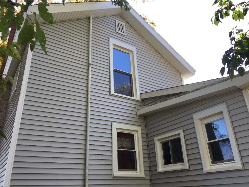 TimberCrest Vinyl Siding, Alum Trim, Window Wrap Antwerp