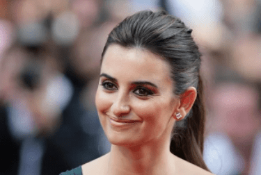 Penelope Cruz Nudes Pictures & GIFS (2025)