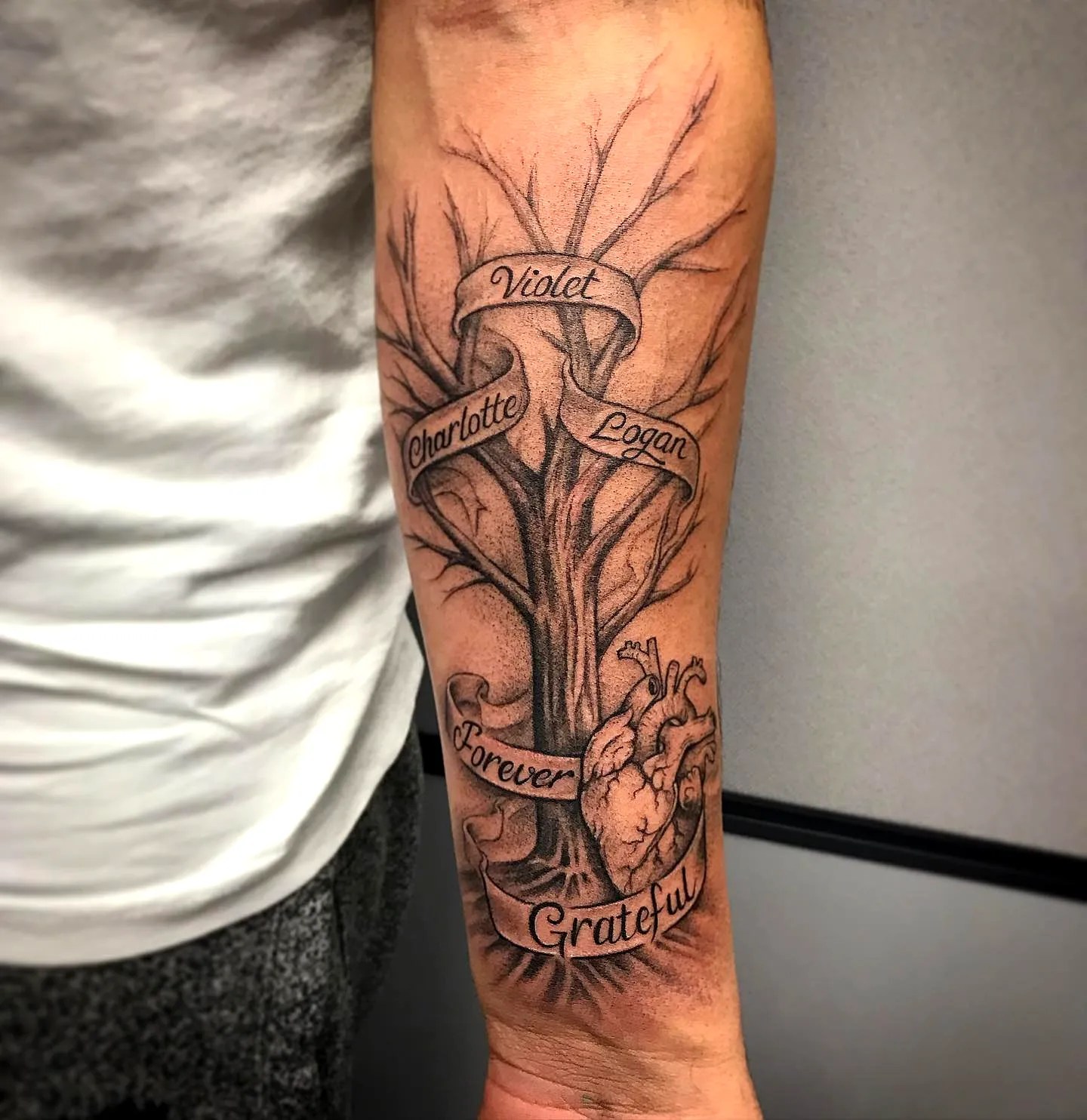 12 Unique Family Tree Tattoo Ideas You’ll Love(04)
