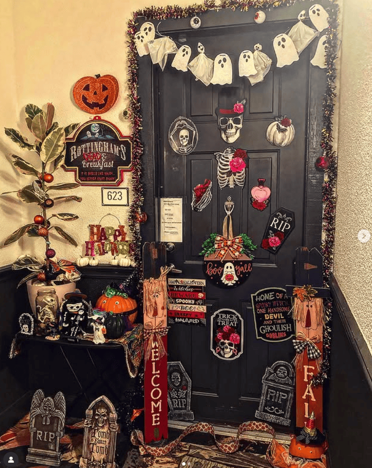 25 Spooktacular Halloween Door Decorations To Wow Trickortreaters And
