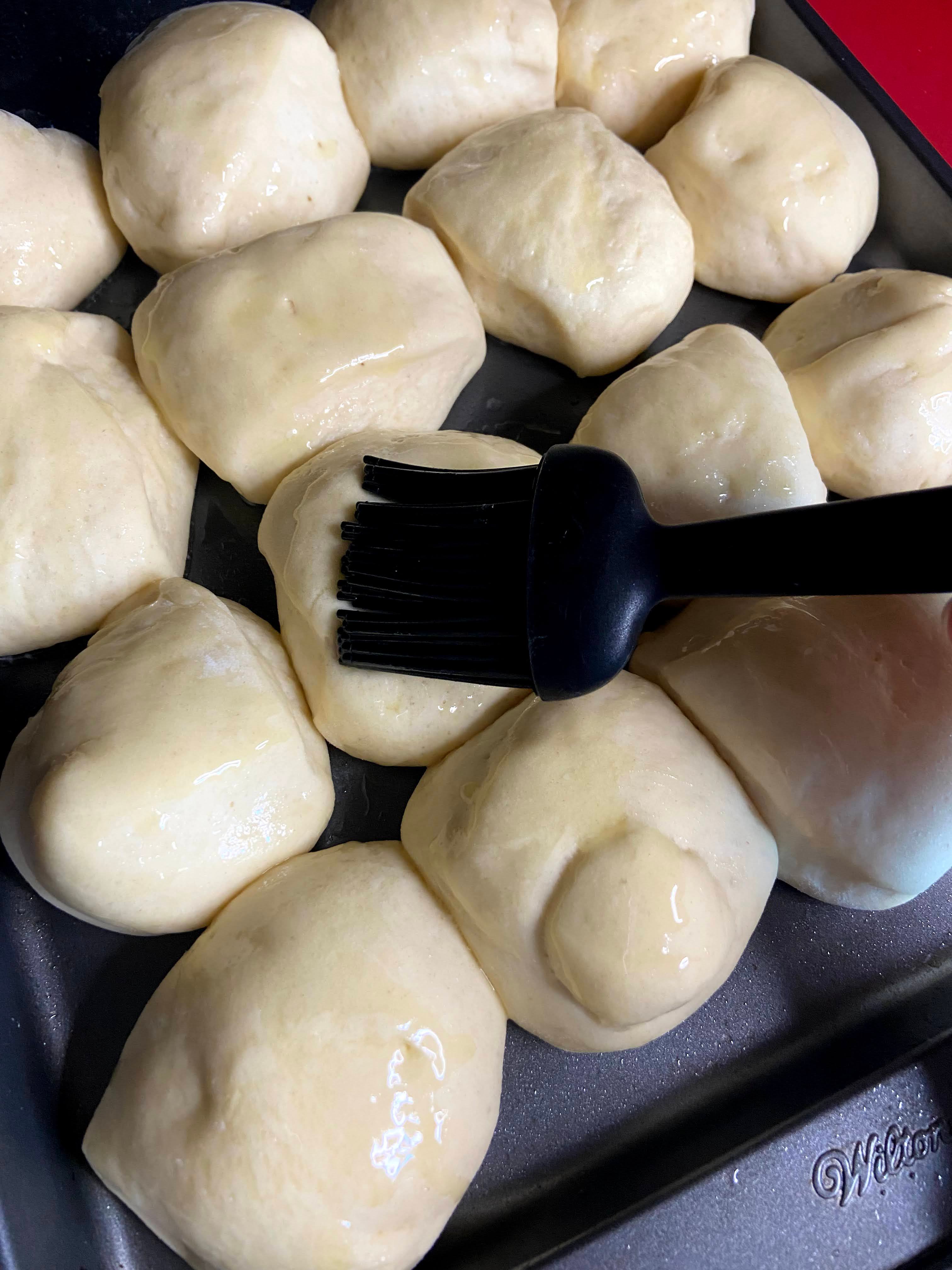 Silver Dollar Yeast Rolls · Jess in the Kitchen