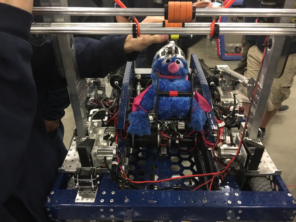 Jesuit Robotics a Semifinalist in Dallas Regional // The Roundup
