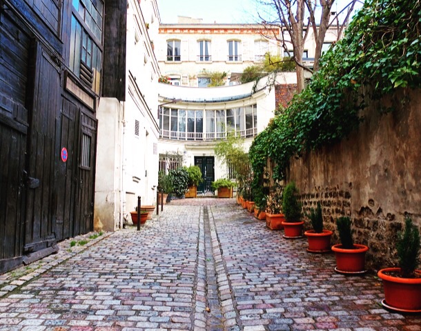 6 Streets To Steal A Kiss In Paris