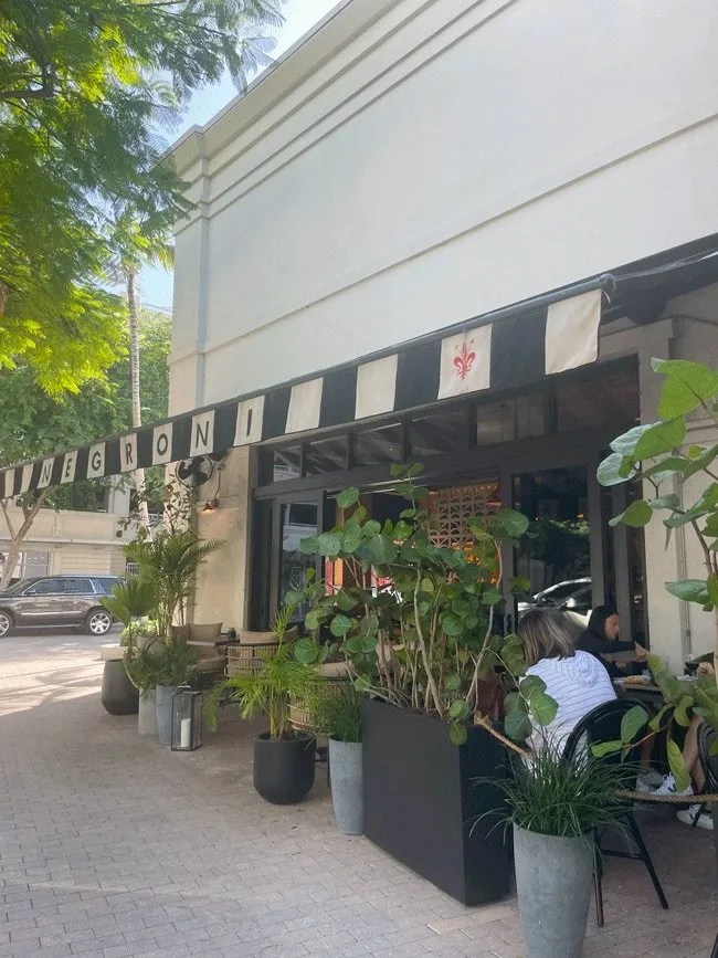 Negroni Miami Dog Friendly Restaurant