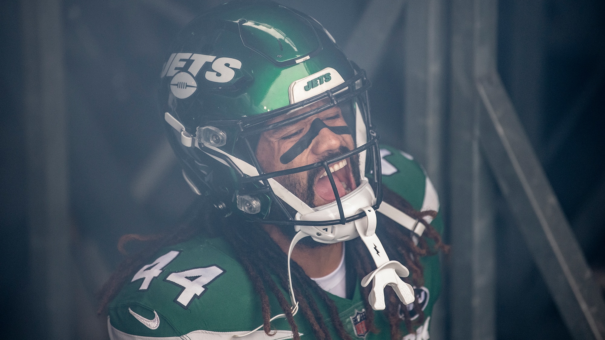 Former New York Jets LB Harvey Langi returns to New England