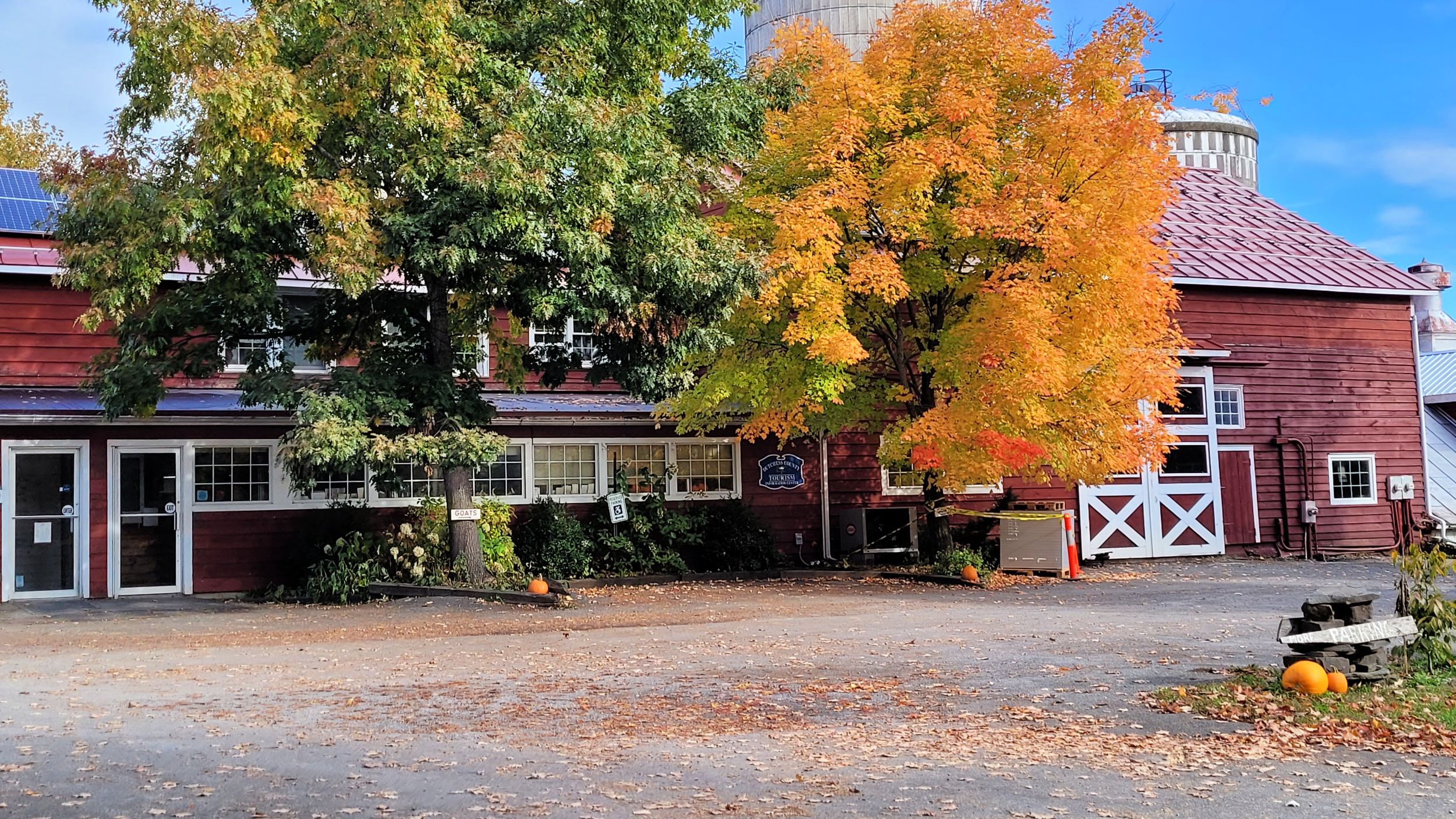 Fall Photos Colors on Pitcher Lane in Red Hook NY