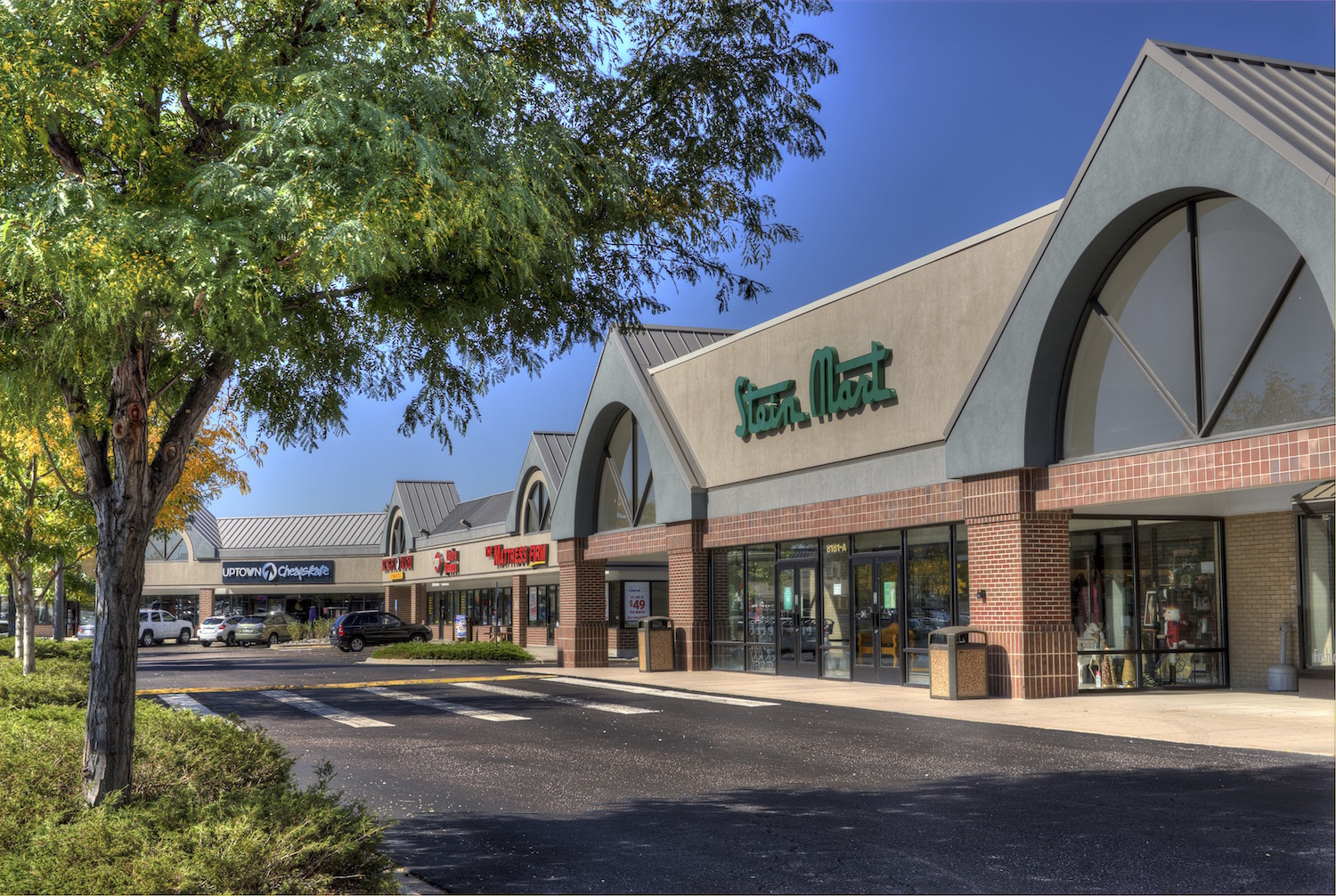 Quebec Village Shopping Center JG Management