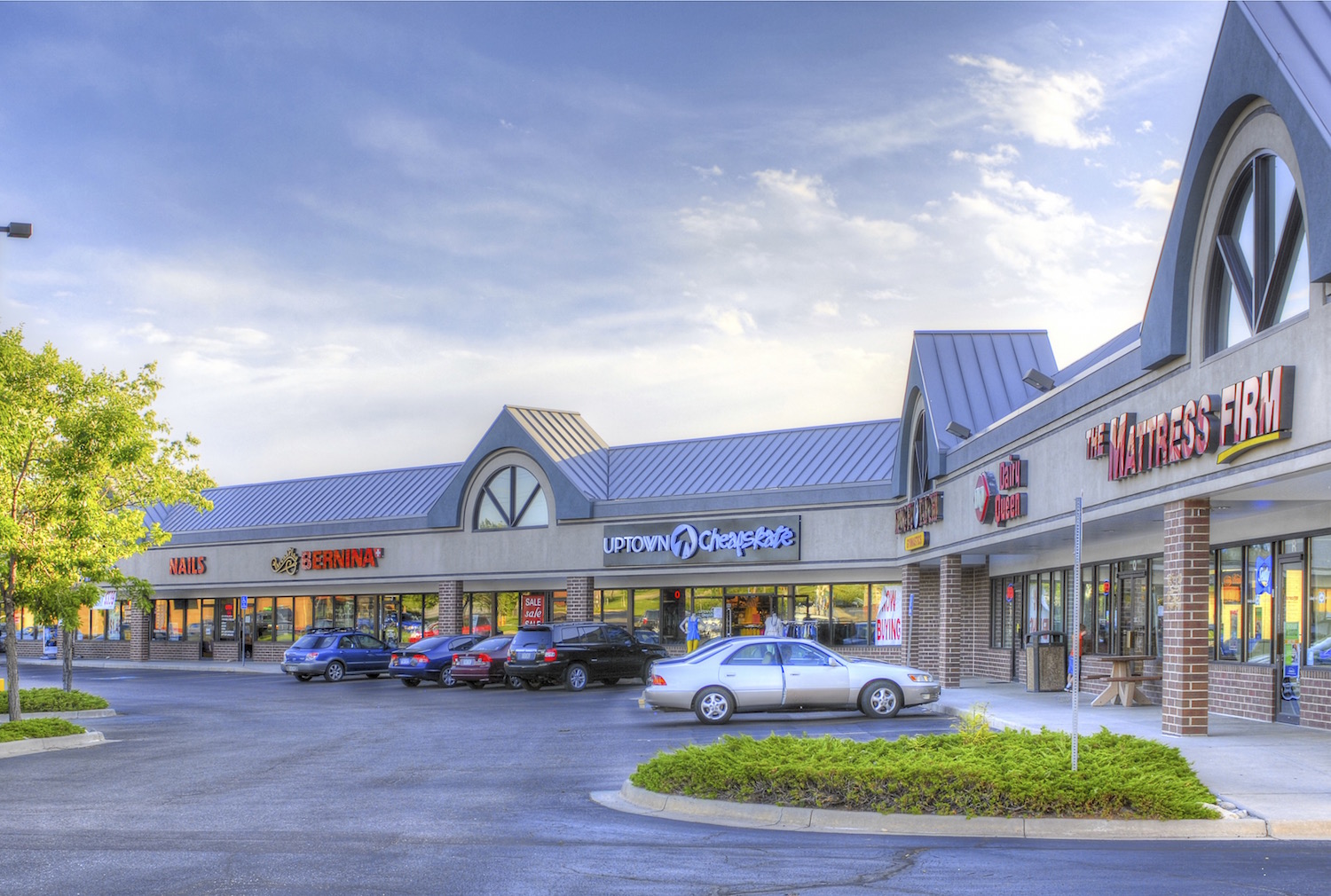 Quebec Village Shopping Center JG Management