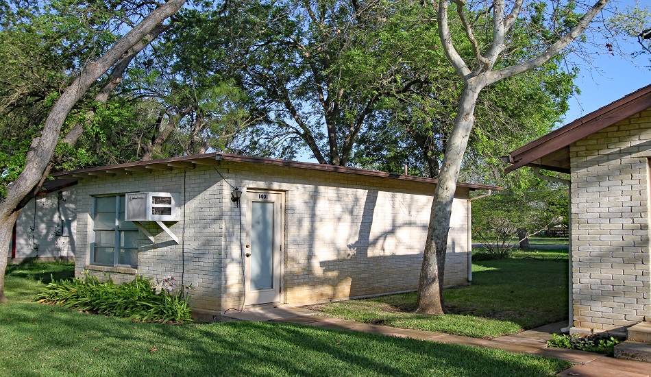 1401 28th Street Hondo, Texas J. Gruber Properties