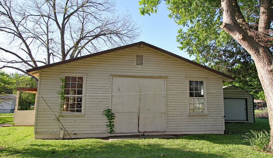 1401 28th Street Hondo, Texas J. Gruber Properties