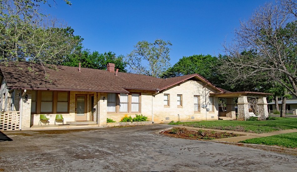 1401 28th Street Hondo, Texas J. Gruber Properties