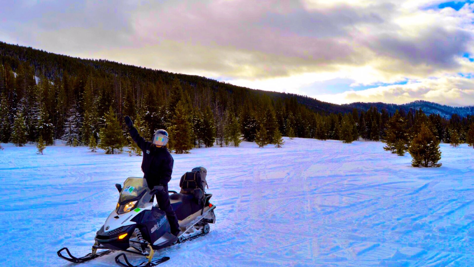 Snowmobile Trips in Yellowstone Jackson Hole Central Reservations