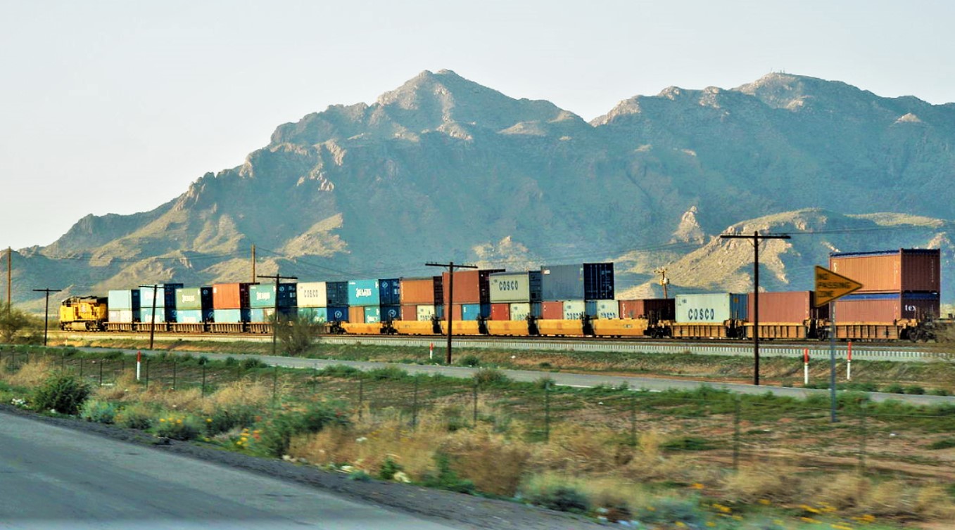 Solve Freight train in Tucson Arizona jigsaw puzzle online with 144 pieces