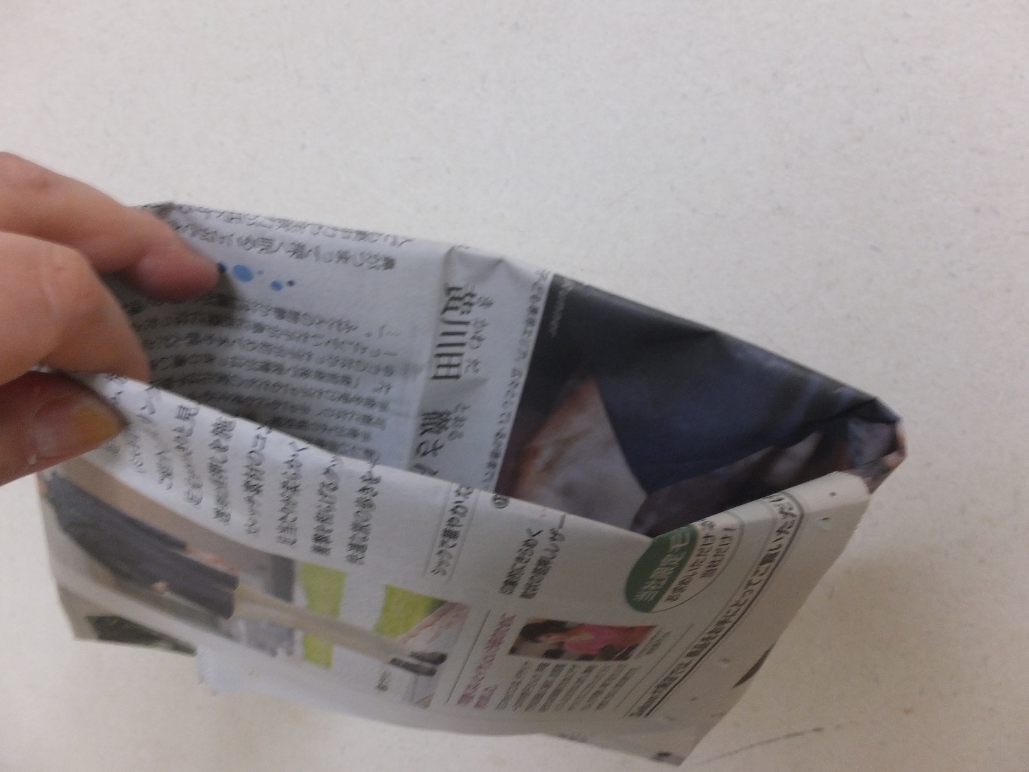 酔った時使える！新聞紙やチラシ1枚で作るエチケット袋の作り方
