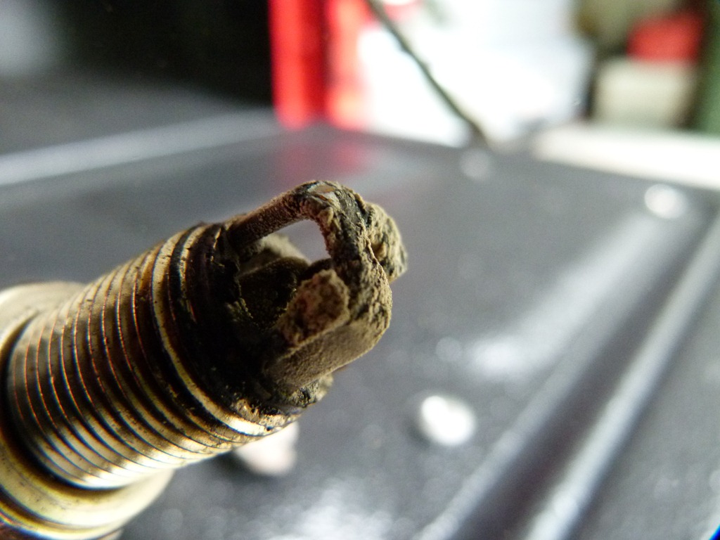 E3 Spark Plugs–Not Such A Good Idea | Jim's Garage