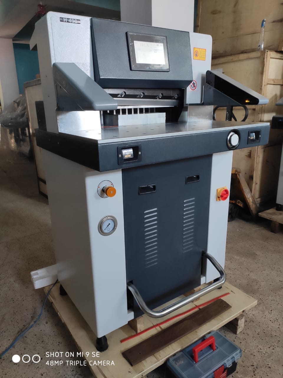 Double Hydraulic paper cutter JH490 Jindal Offset India Pvt. Ltd.