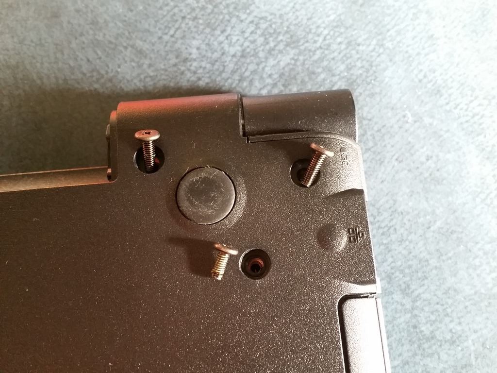 Dynabook Satellite R35にssdを積み替えてみた 予想通りの爆速で Bios設定そのままで取り付けできました 人生一度 腰椎破裂骨折にも負けない