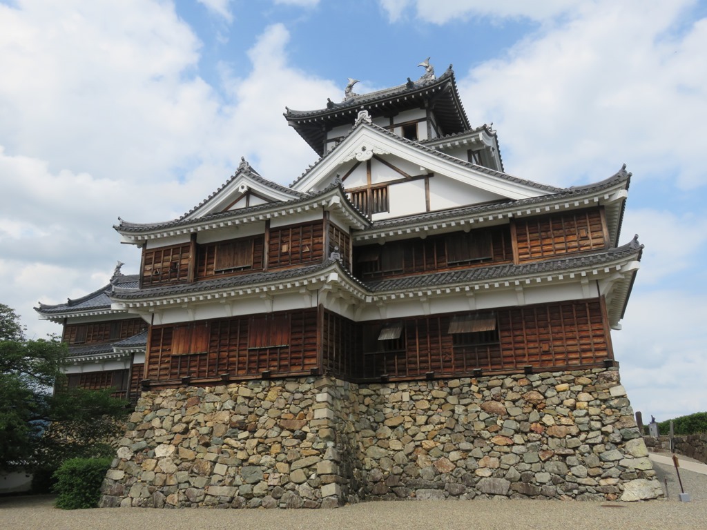 ゆらのガーデンは福知山城とセットで存在する癒やしの場所 カフェや食事処 お土産処が充実している人気の空間なので福知山城に来たら必ず立ち寄らないと後悔する 人生一度 腰椎破裂骨折にも負けない