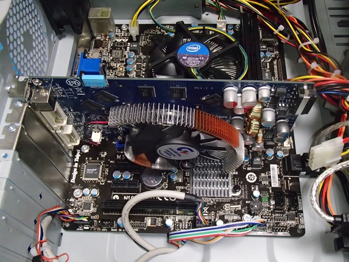 自作PCのグラフィックボードなどの拡張ボードの取り付け！PCI Expressって何？PCIE電源ケーブルなど補助