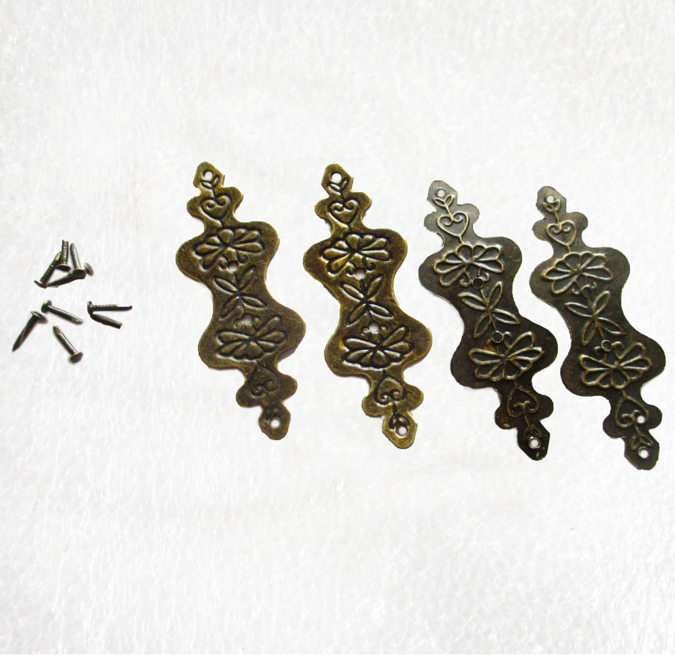 Metal Corners Brackets for Boxes Antique Brass 56x20mm with nails Pkt 4