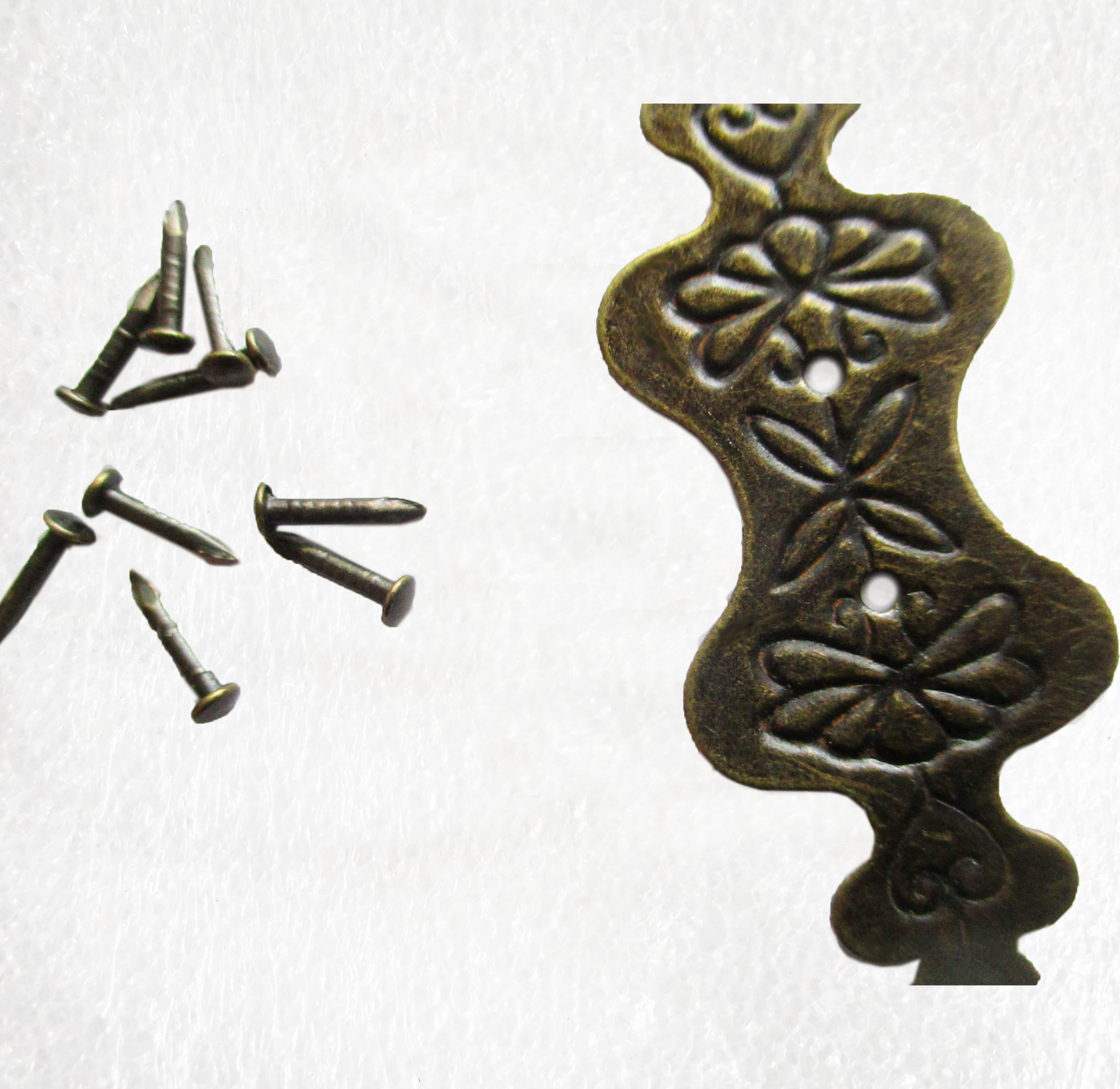 Metal Corners Brackets for Boxes Antique Brass 56x20mm with nails Pkt 4