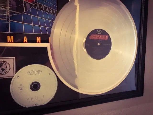 CDs vs. Vinyl Records The Differences Compared Jive Vibes