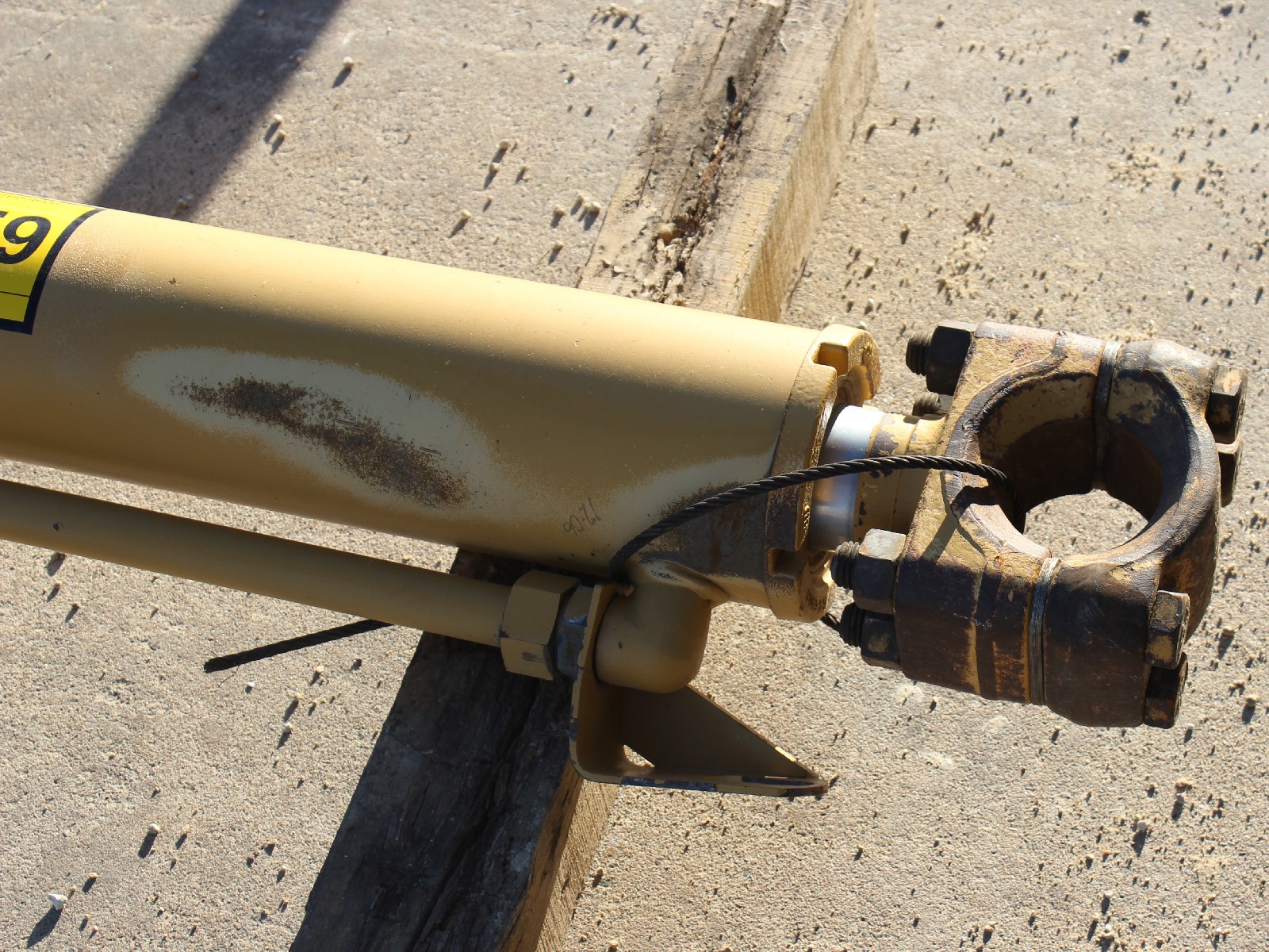 A02459 Cat D9T Lift Cylinder Set J.J. Scheckel