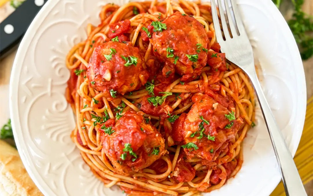 Spaghetti with Tuna Meatballs Food and Fotos